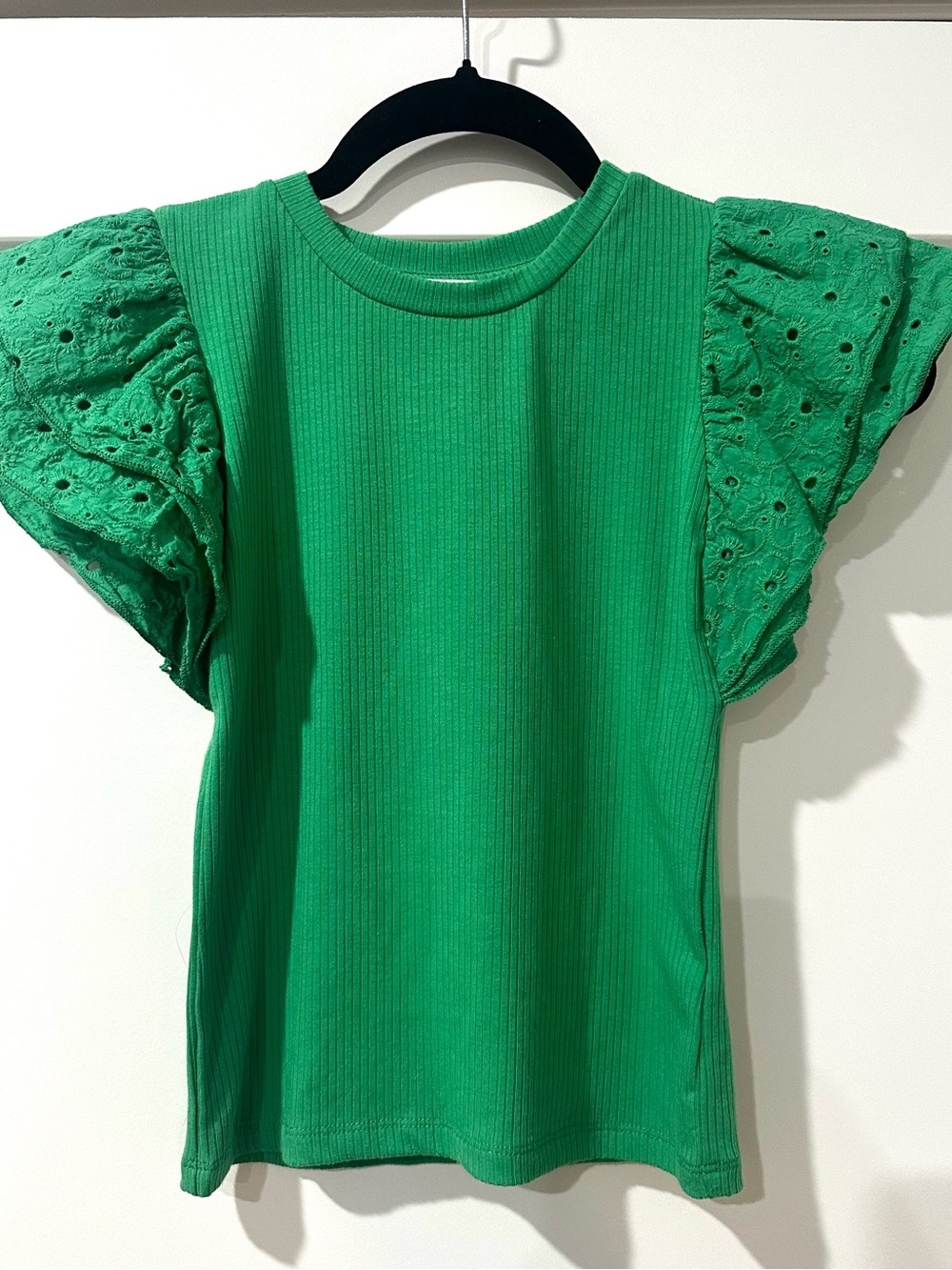 Eyelet Flutter Sleeve Ribbed Tee in Green